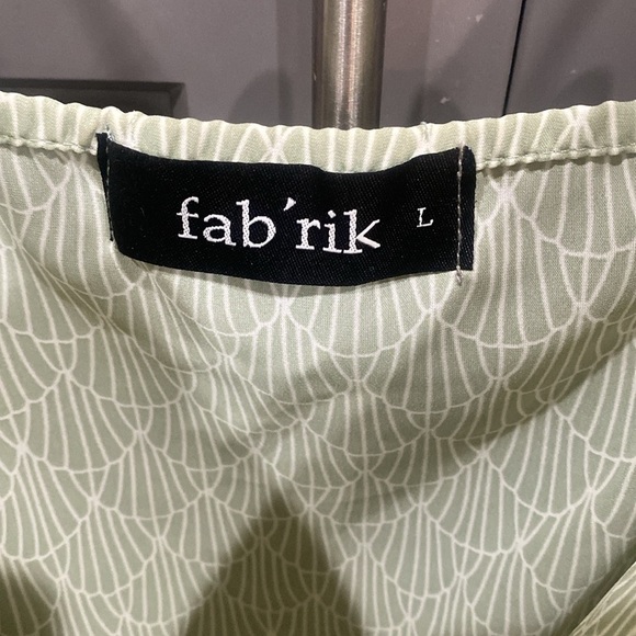 FAB'RIK Light Sage Sleeveless Blouse with Shell Pattern - Picture 2 of 3